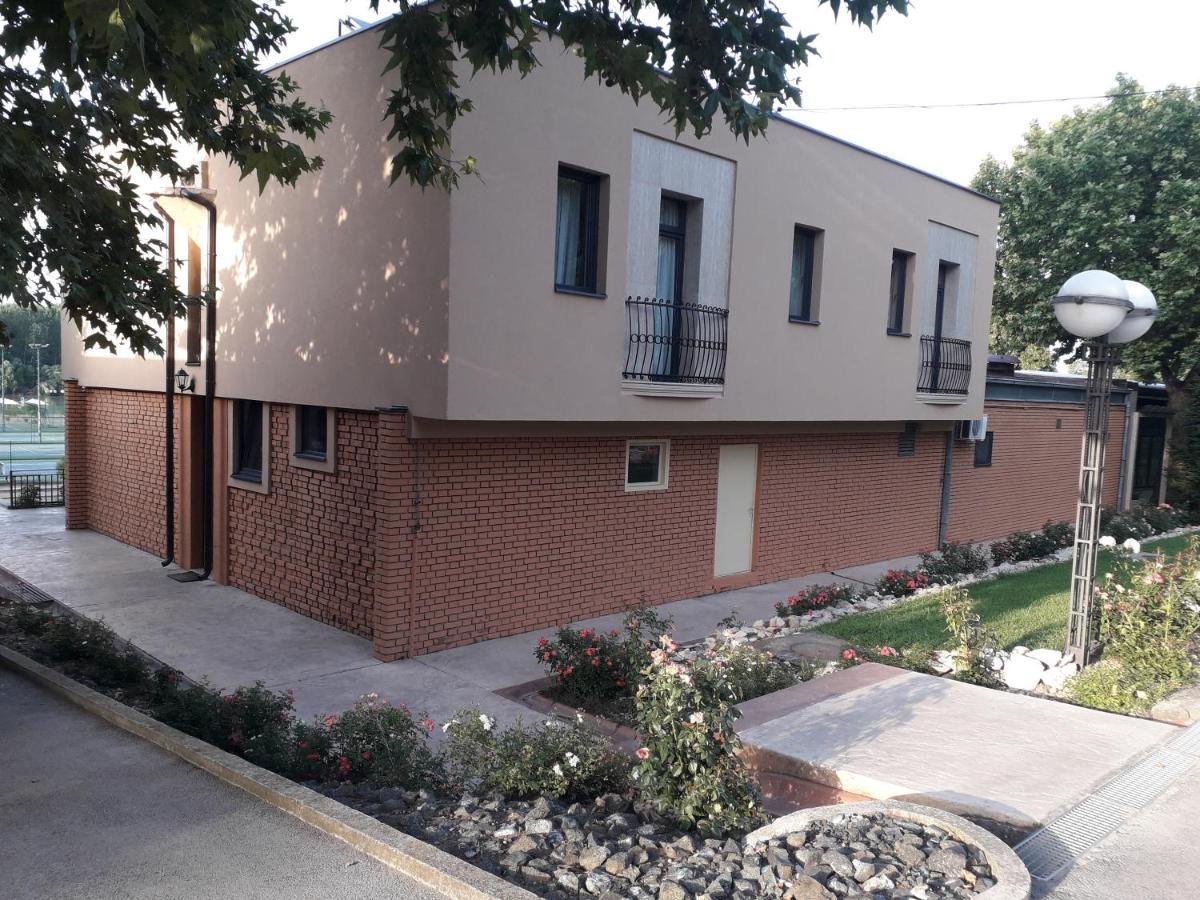 Grocka Hotel Marina Oasa מראה חיצוני תמונה